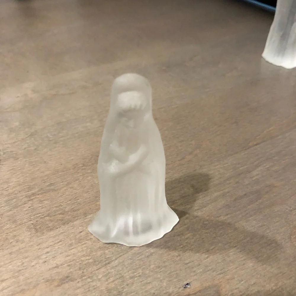 Source Unknown Frosted Glass Nativity Set in Clear White